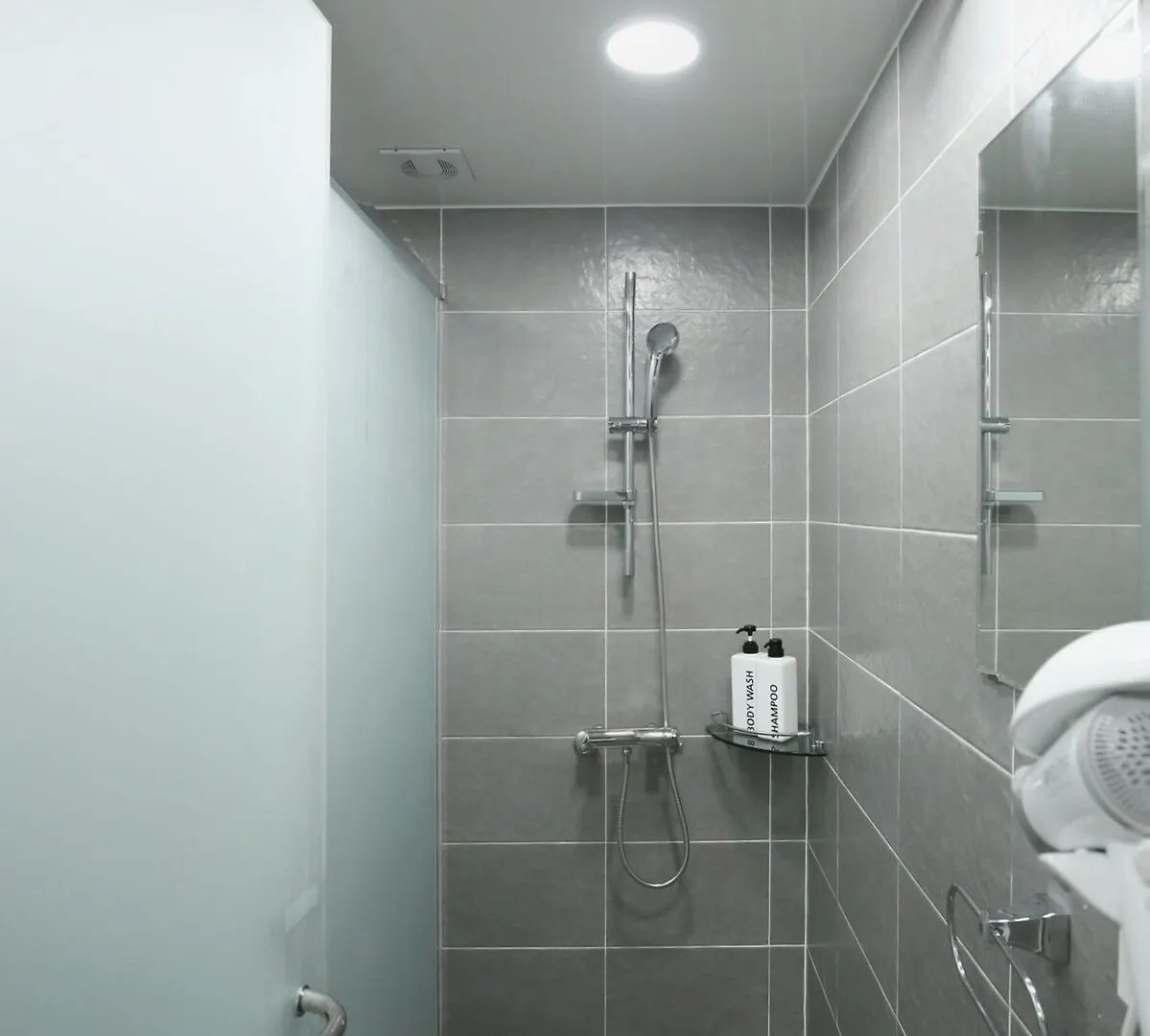Stayan Guesthouse And Bnb Busan Hostel